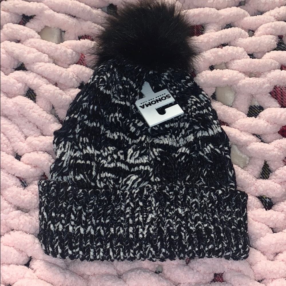 Sonoma puffy ball hat